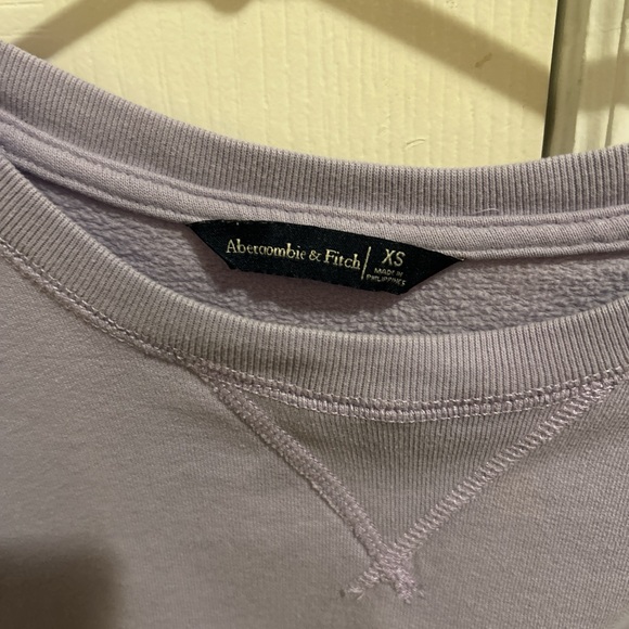 Abercrombie & Fitch Light Purple Crewneck - Picture 2 of 3